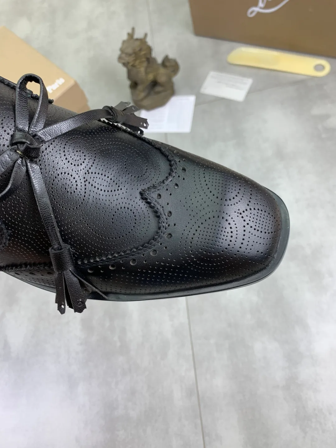 Men's shoes 💰P760 new style 💰high version 🇮🇹 CL red bottom series top purchasing original order series🔍🔍/🇮🇹Italian imported cowhide, imported genuine leather lining💪💪, completely 1⃣️ vs 1⃣️🇮🇹💪💪, ⚠Sole: The original sole provided by the original factory, the exclusive movable molded sole is super comfortable, ⚠Original factory follow-up goods, 🔍🔍high quality, you can come in and out at will, welcome to compare ⚠Size: 38-44 (45 46 can be customized)